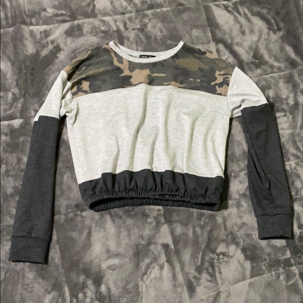 Long sleeve crop top sweater